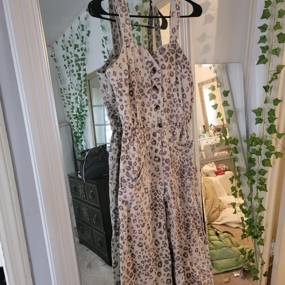 Leopard Print Canvas Overalls - Picture 3 of 4